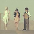 Leslie avec ses amis Marilyn et Charlot. Leslie,  Des mots invincibles , image du clip ''hollywoodien'' réalisé par Mark Maggiori (juillet 2012)