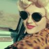 Marilyn, la copine de Leslie. Leslie, Des mots invincibles, image du clip ''hollywoodien'' réalisé par Mark Maggiori (juillet 2012)