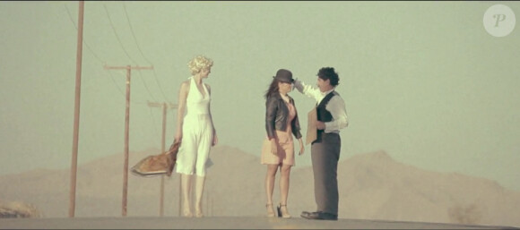 Leslie avec ses amis Marilyn et Charlot. Leslie, Des mots invincibles, image du clip ''hollywoodien'' réalisé par Mark Maggiori (juillet 2012)