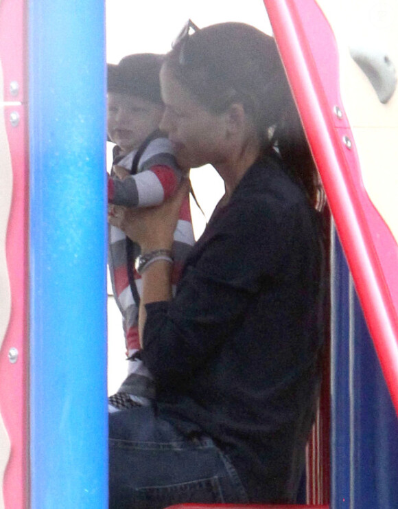 Jennifer Garner au parc avec Seraphina et le petit Samuel, à Los Angeles, le 5 juillet 2012 - Le petit garçon ressemble beaucoup à Seraphina