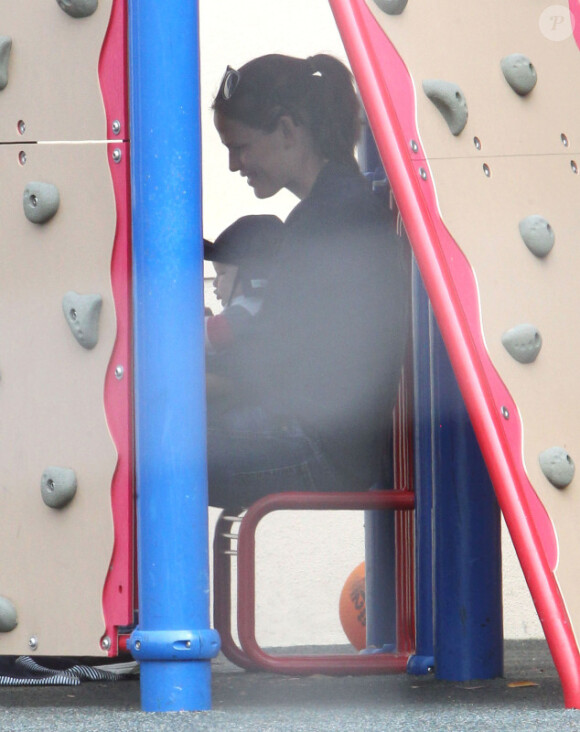 Jennifer Garner complice avec le petit Samuel au parc, à Los Angeles, le 5 juillet 2012