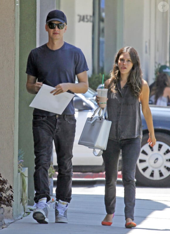 EXCLU : Rachel Bilson et Hayden Christensen se promènent dans les rues de Los Angeles le vendredi 6 juillet 2012