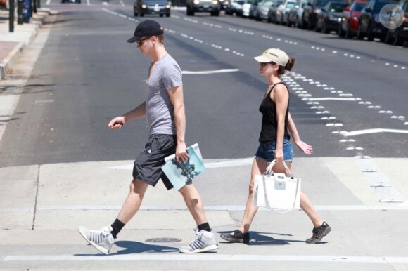 Rachel Bilson et son petit ami Hayden Christensen : quand ils se promènenent ensemble, ce n'est pas la joie, à Los Angeles le samedi 7 juillet 2012