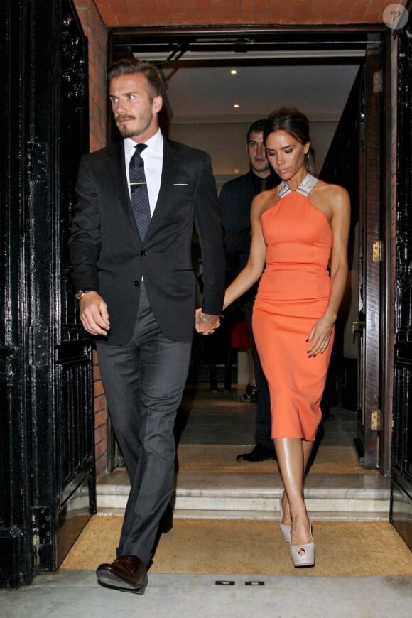 David et Victoria Beckham quittent la boutique Roland Mouret dans le quartier de Mayfair pour l'anniversaire de Simon Fuller. Londres, le 9 juillet 2012.
