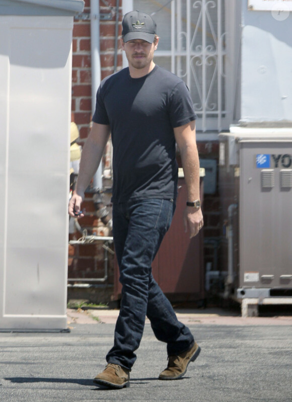 Will Kopelman dépose son épouse Drew Barrymore dans un salon de manucure-pédicure, le lundi 9 juillet 2012 à Los Angeles.
