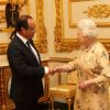 La reine Elizabeth II recevait au château de Windsor François Hollande, le 10 juillet 2012, le même jour que le passage en son fief de la flamme olympique.