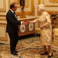 Elizabeth II : Bienvenue à François Hollande en français, et à la flamme des JO