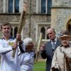 La reine Elizabeth II a accueilli le 10 juillet 2012 à Windsor la flamme olympique, au 53e jour du relais de la torche.