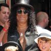 Slash honoré devant sa femme Perla et ses enfants, d'une étoile sur le Hollywood Walk of Fame, à Los Angeles le 10 juillet 2012