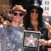 Slash honoré d'une étoile sur le Hollywood Walk of Fame devant Clifton Collins Jr., à Los Angeles le 10 juillet 2012