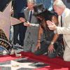 Slash honoré d'une étoile sur le Hollywood Walk of Fame devant son ami Charlie Sheen, Robert Evens et Jim Ladd, à Los Angeles le 10 juillet 2012