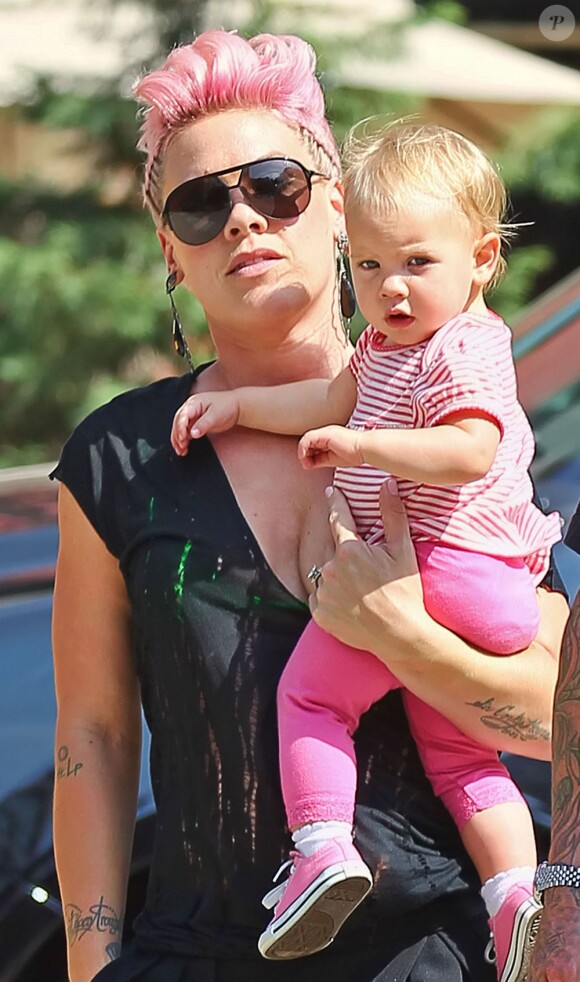 Pink et sa fille Willow à New York, le 11 juillet 2012.