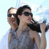 Eric Besson et son épouse Yasmine sur un yacht au large de Saint-Tropez, le 12 juillet 2012.