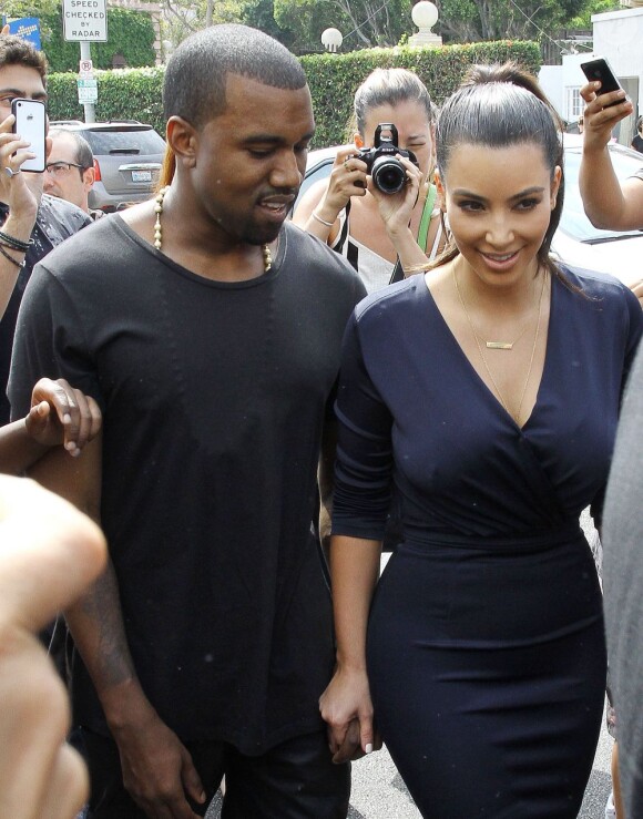 Kim Kardashian et Kanye West se rendent à l'ouverture d'une boutique de la marque Dash des soeurs Kardashian, à Melrose Place le 13 juillet 2012