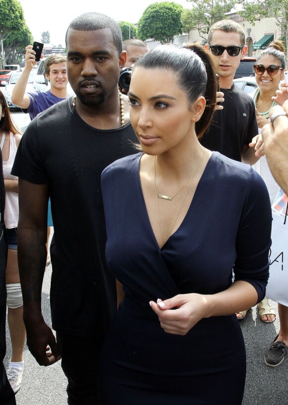 Kim Kardashian et Kanye West se rendent à l'ouverture d'une boutique de la marque Dash des soeurs Kardashian, à Melrose Place le 13 juillet 2012
