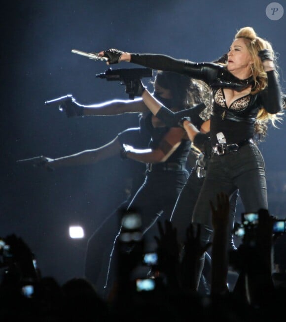 Déchainée sur scène, Madonna en concert au Stade de France le 14 juillet 2012