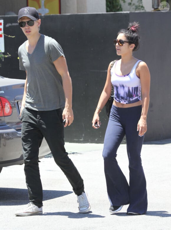 Vanessa Hudgens avec son petit ami Austin Butler à Los Angeles, le samedi 14 juillet 2012.