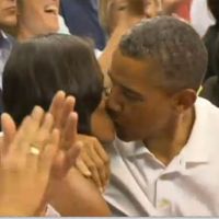 Michelle Obama et Barack Obama : Tendre baiser devant une foule en délire