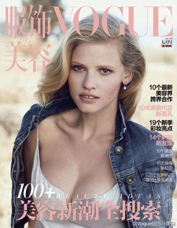 Lara Stone en couverture du magazine Vogue China de juillet 2012.