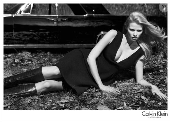 Lara Stone shootée par Mert & Marcus pour la campagne automne-hiver 2012-2013 de Calvin Klein Collection.