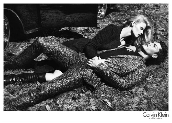 Lara Stone et Tyson Ballou photographiés par Mert & Marcus pour la campagne automne-hiver 2012-2013 de Calvin Klein Collection.