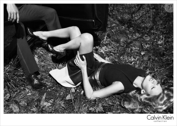 Lara Stone shootée par Mert & Marcus pour la campagne automne-hiver 2012-2013 de Calvin Klein Collection.