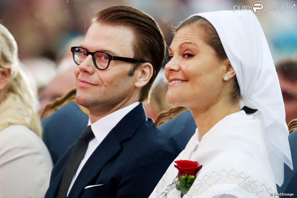  Le prince Daniel et la princesse Victoria de Suède le 14 juillet 2012 lors des célébrations du 35e anniversaire de la princesse. 