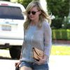 Kirsten Dunst affiche toujours des looks parfaits ! La belle se balade en short en jean et accessoires Chloé à Los Angeles le 17 juillet 2012