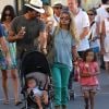 Tomer Sisley avec sa compagne Julie et leurs enfants Liv Shaya et Levin à Saint-Tropez le 17 juillet 2012