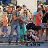 Tomer Sisley et sa famille à Saint-Tropez le 17 juillet 2012