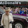 Elizabeth II et son mari le duc d'Edimbourg en visite à Leeds le 19 juillet 2012