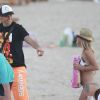 Fernando Llorente se moque gentiment sa compagne Maria après une journée à la plage à Ibiza le 18 juillet 2012