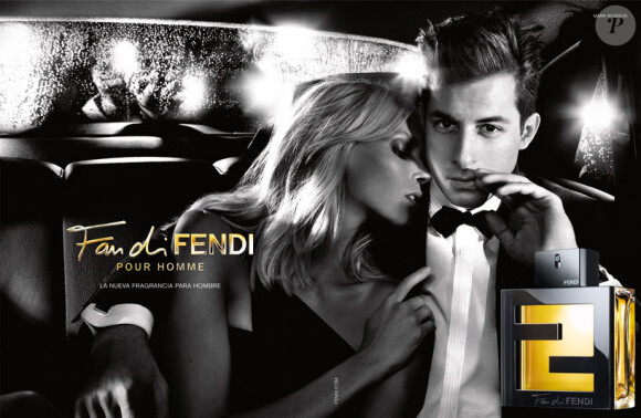 Mark Ronson et Anja Rubik photographiés par Karl Lagerfeld pour le parfum masculin Fan di Fendi.