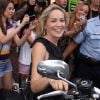 Sharon Stone, très à l'aise sur un gros cube le 20 juillet 2012 à Washington pour un évènement caritatif en faveur de l'amfAR