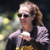 Exclu - Julia Roberts, souriante sur sa planche, fait du paddle sur l'île de Kauai. Hawaï, le 20 juillet 2012.