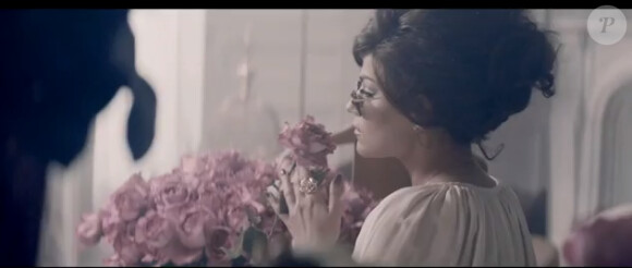 Melody Gardot, image du clip La Vie en Rose (juillet 2012), collaboration avec la maison de joaillerie Piaget.