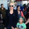 Gwen Stefani et son fils coloré Kingston arrivent à l'aéroport JFK le 24 juillet 2012 à New York