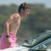 James Blunt se prélasse sur son bateau à Ibiza, le 25 juillet 2012.