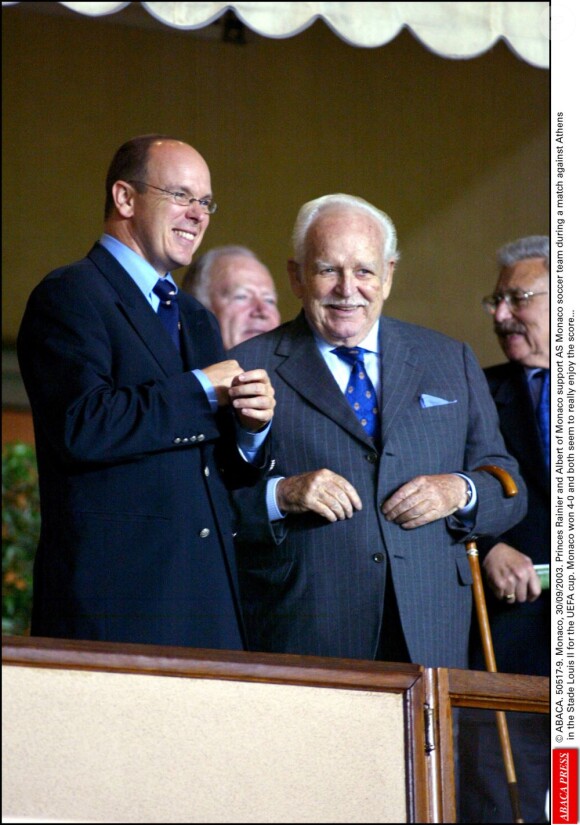 Le prince Albert et le prince Rainier en 2003. Le prince Albert de Monaco s'est séparé le 26 juillet 2012, lors d'une vente aux enchères administrée par Artcurial tandis qu'il se trouvait à Londres pour les JO, d'une partie de la collection de voitures historiques de son père feu le prince Rainier III. L'argent récolté doit servir à renouveler et optimiser la collection.