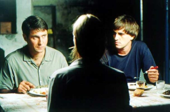 Sergi Lopez et Laurent Lucas dans Harry, un ami qui vous veut du bien (2000) de Dominik Moll.