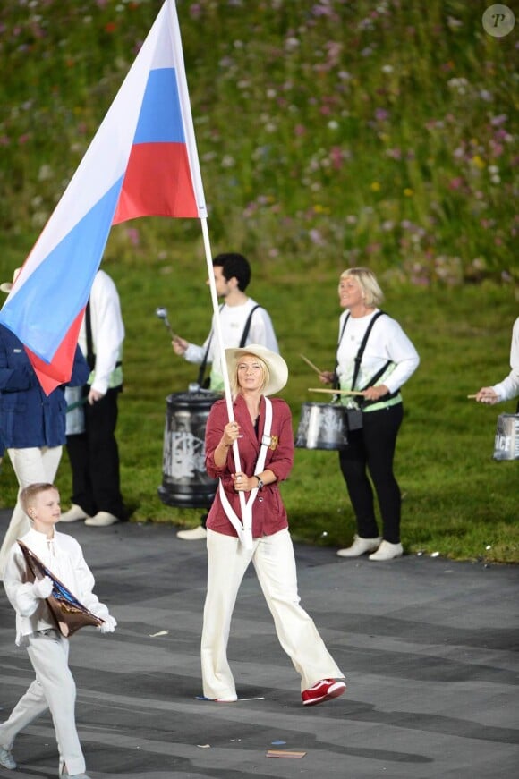 Maria Sharapova, fière porte-drapeau de la délégation russe lors de la cérémonie d'ouverture des Jeux olympiques de Londres 2012. 27 juillet