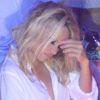 Pamela Anderson semble épuisée par le champagne alors qu'elle fait la fête au Vip Room de Saint Tropez le 31 juillet 2012