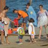 Le prince Louis de Bourbon en vacances avec sa femme la princesse Maria Margarita et leurs trois enfants sur la plage de Cadix le 24 juillet 2012