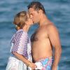 Le prince Louis de Bourbon et sa femme la princesse Maria Margarita sur la plage de Cadix le 24 juillet 2012