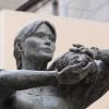 La statue aux airs de Carla Bruni dressée à Nogent-sur-Marne, le 1er août 2012