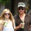 Richie Sambora et sa fille Ava se baladent en sirotant un Starbucks, le 13 juillet 2012 à Los Angeles
