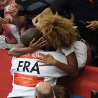 JO 2012-Teddy Riner: L'ivresse et le baiser de sa compagne après l'or olympique