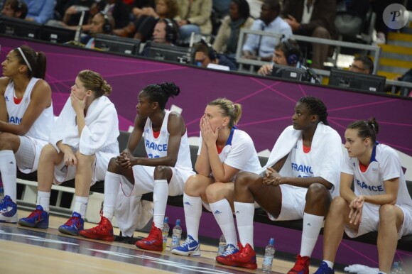 Les filles de l'équipe de France jubilent après avoir obtenu leur qualification pour la demi-finale du tournoi olympique à Londres le 7 août 2012 face à la République Tchèque