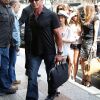 Sylvester Stallone et sa petite famille quittent l'aéroport, après avoir atterri à Paris, le mercredi 8 août 2012.