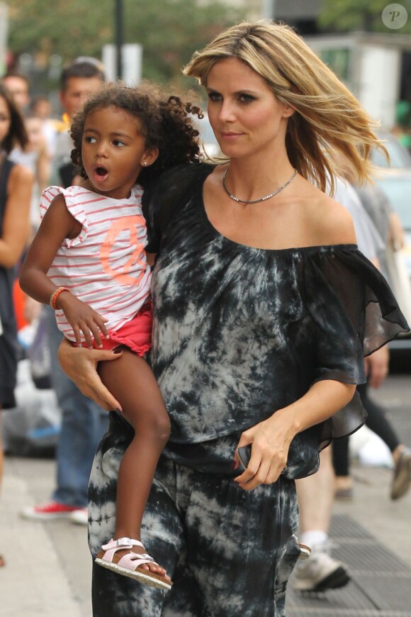 Heidi Klum et sa fille Lou (deux ans) à New York, le 8 août 2012.